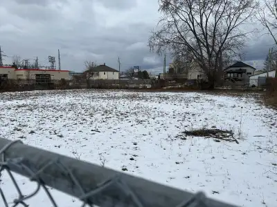 Large lot for sale This lot is perfect site for a future medical building. With the upcoming future...