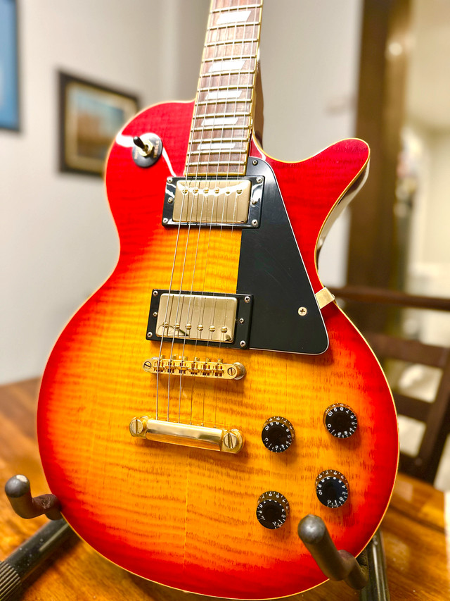 1994 Les Paul Deluxe by Stagg MIJ cherry burst in Guitars in Woodstock