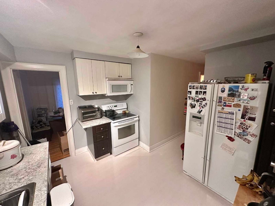 Bright 1BR + Den 5