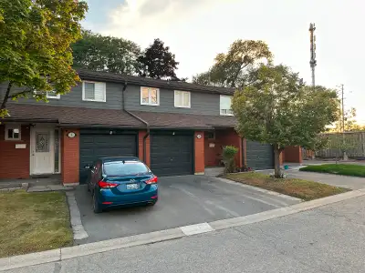 3 BEDROOM TOWNHOUSE QEW / DIXIE AREA OF MISSISSAUGA DIXIE  MALL
