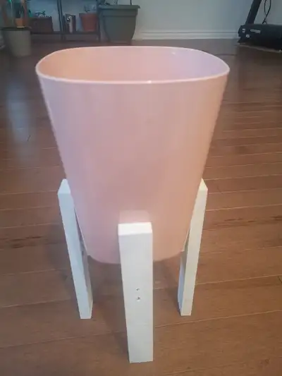 Various planter, plant pots $4 each, View more