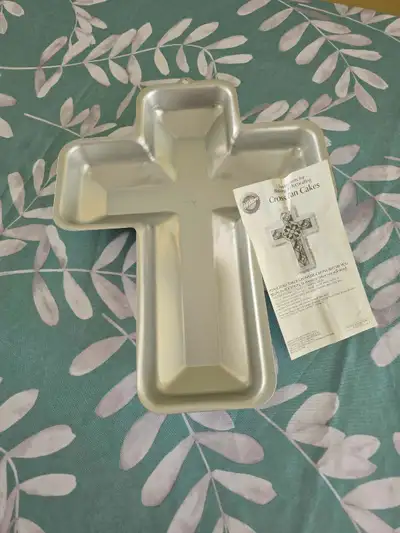 cross shape cake pan, View more