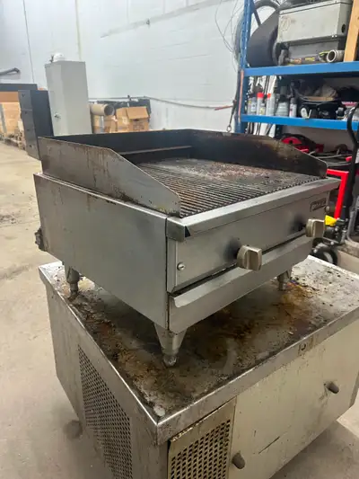 You are viewing a 24" Charbroiler NG. Overall measurements are 24.0" W X 24.0" D X 15.0" H. This MKE...