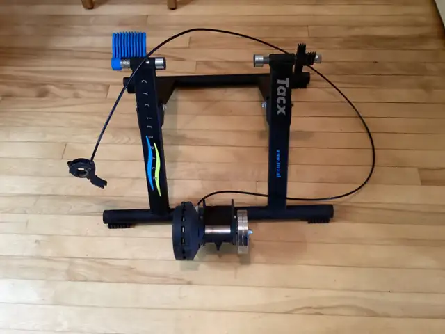 Support d’entraînement pour vélo Tacx in Other in Québec City - Image 2