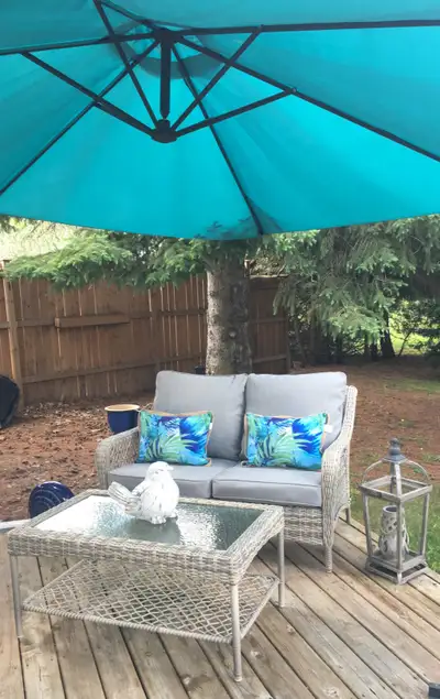 GORGEOUS OUTDOOR WICKER RATTAN LOVESEAT & COFFEE TABLE, View more