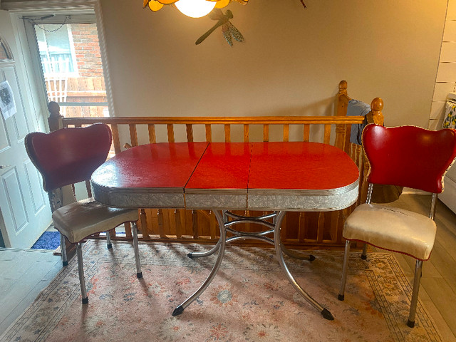 Vintage dining table in Dining Tables & Sets in Ottawa