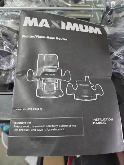 I'm selling a Maximum Plunge/Fixed-Base Router. This versatile tool is perfect for any woodworking p...