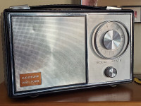 Vintage Lloyd’s DUAL POWER Solid State AM Radio -> WORKING