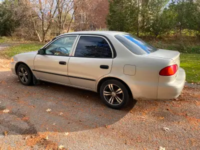 Freins arrière neuf, pneus d`été sur mag, pneus d`hiver sur jantes, vitres teintées. Je peux vous me...