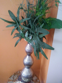 Beautiful Entrance plant vase, in/out door for sale $25 OR OBO H