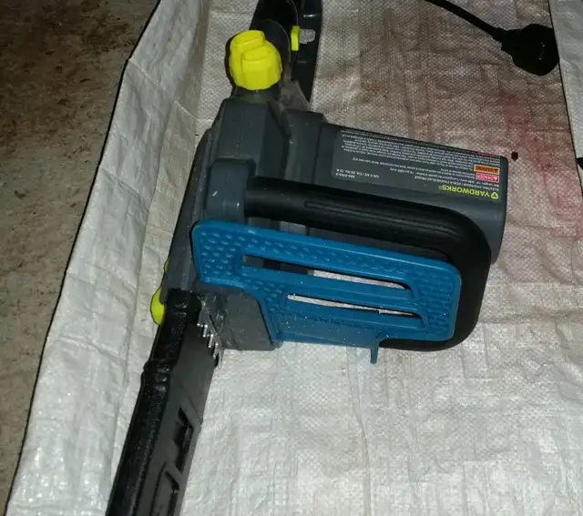 Yardworks 12A Electric Chainsaw, 16-in #054-5749-2 in Outdoor Tools & Storage in Owen Sound - Image 3