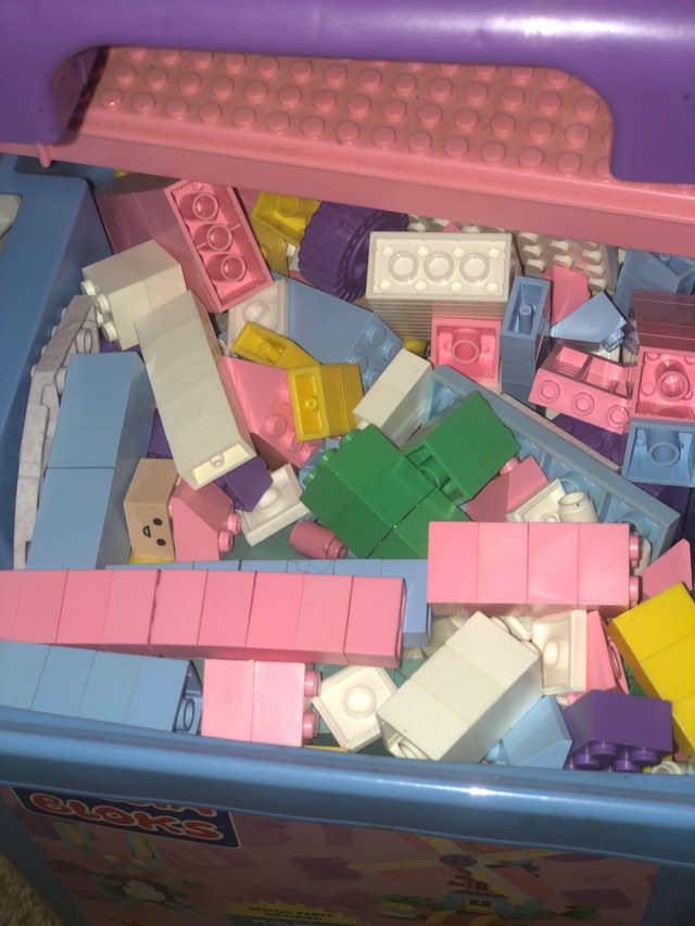 Pastel Lego in Toys & Games in Mississauga / Peel Region - Image 3