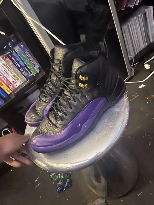 Jordan 12 Retro size 13 purple and black in Men's Shoes in City of Toronto - Image 4