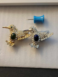 TWO SMALL BIRD JEWELED STONE BROACH SET