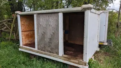 Has a goat feeder and tilted steel floor with drains. Was a previous airport carriage for suitcases....