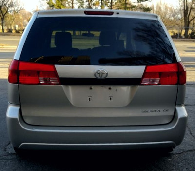 Toyota Sienna 2004 is in good shape