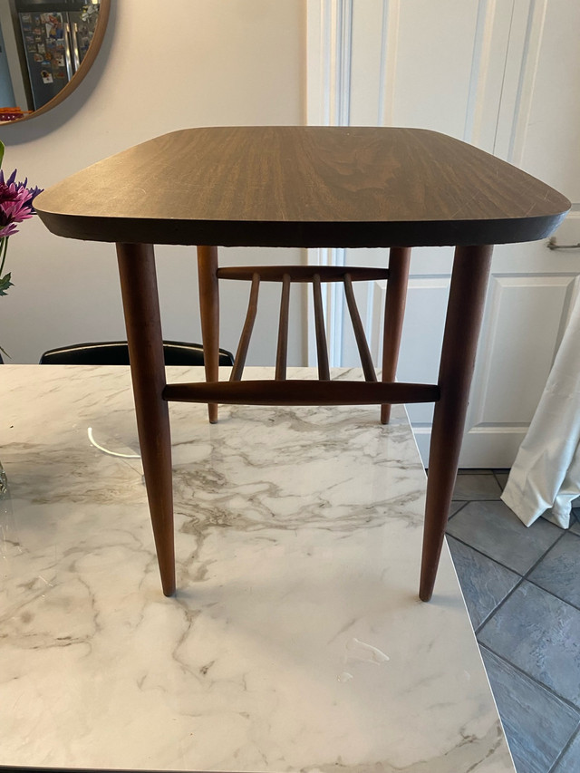 Mid-Century scandinavian style side table  dans Tables basses  à Ville de Montréal - Image 2