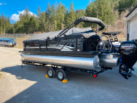 2020 Godfrey Sweetwater Tri-toon Boat