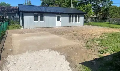 This cozy 2 bedroom ADU is newly built. It is located a 10 minute walk from all amenities. Appliance...