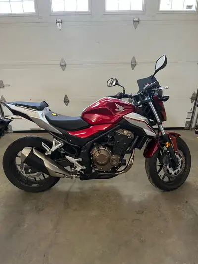 Moto condition neuve Freins ABS Pare-brise