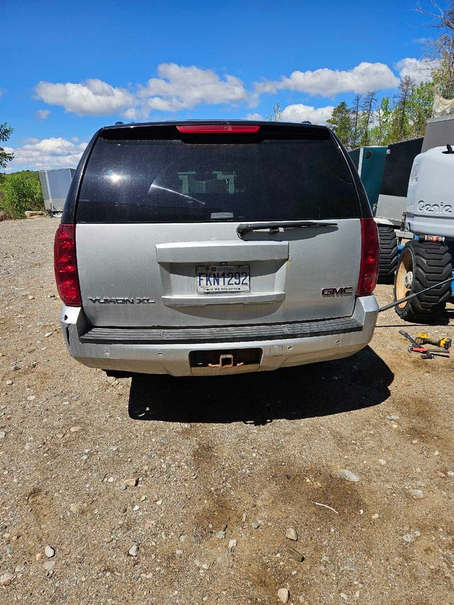 Yukon XL 2014 SLT — photo 3