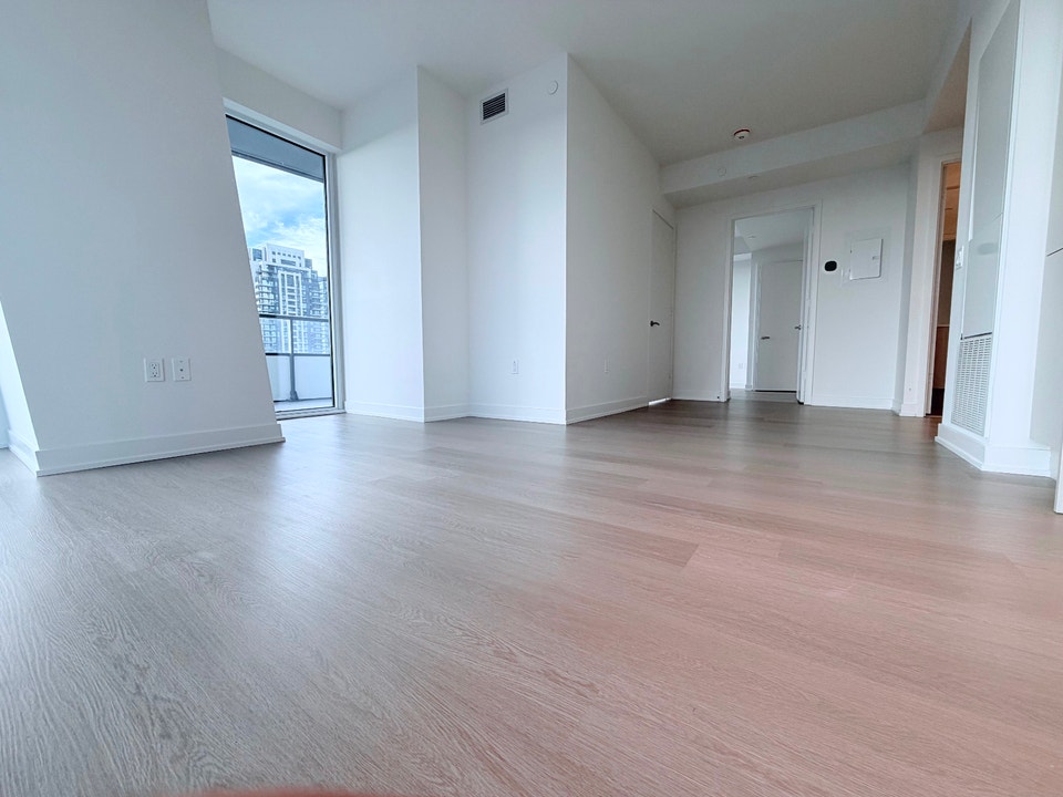 M CITY 3 Brand New Never Lived in 3 Bedroom Corner Unit. Oct 1st 2