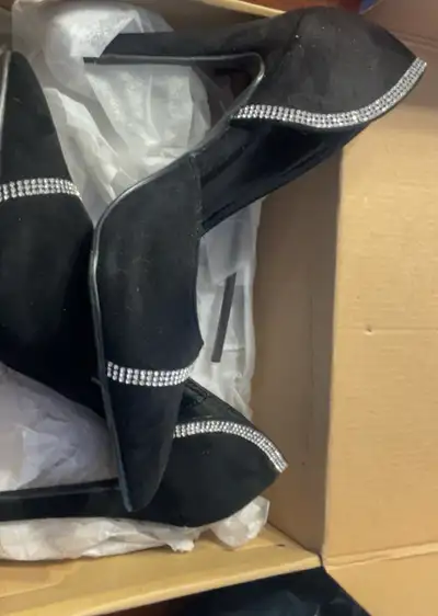 LE CHATEAU HEELS, View more