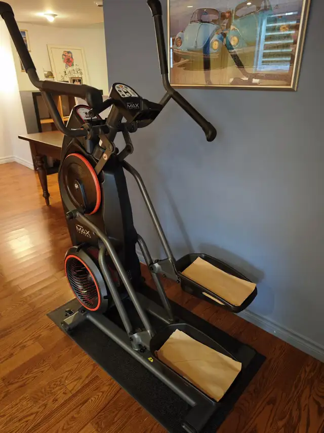 Bowflex Max Trainer M3Eliptical machine for a low impact full ...