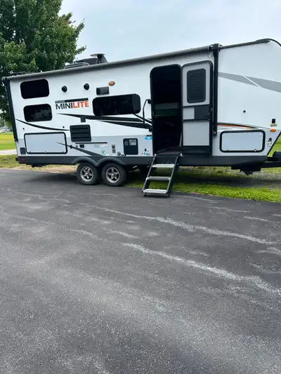 We are selling due to downsizing. The travel trailer has a great floor plan with a Murphy queen bed,...