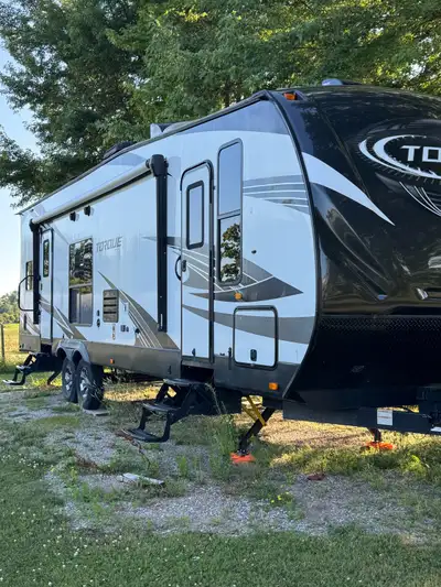 2019 Heartland Torque T285 Toy hauler. Cummins Generator, Fuelling station, Unique layout, sleeps 8,...