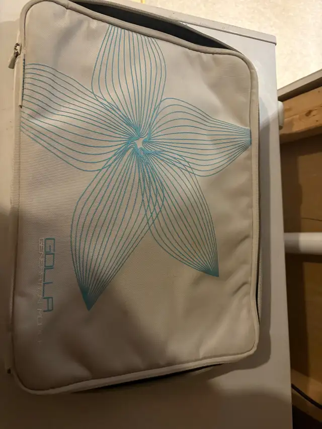 Laptop case in Laptop Accessories in Ottawa - Image 3