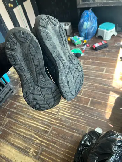 ASICS gt 2000 11 triple black size 12 only worn a couple times asking 20$ obo