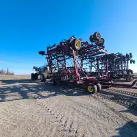 2010 66-12 SEEDHAWK AIR DRILL WITH 2011 BOURGAULT 6700 AIR CART 