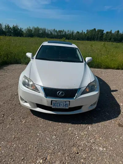 Selling a 2009 Lexus is250 awd with 260000km,the tpms light is on as the battery needs to be replace...