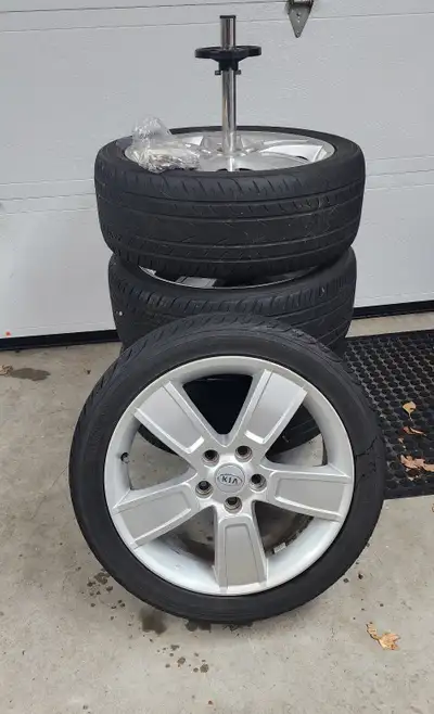 2010 Kia Soul sport RIMS, 18 inch, Tires are Yokohama LOW PROFILE (225/45R18 95W), running low on li...