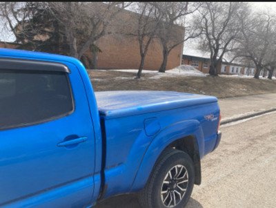  Toyota tonneau cover 