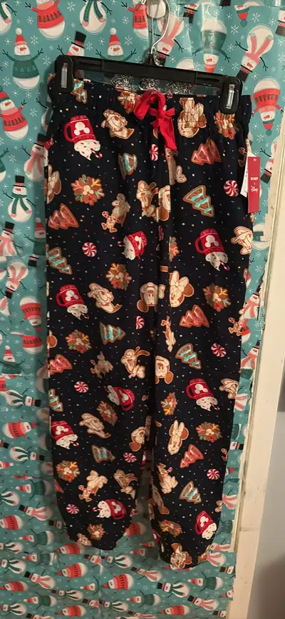 woman old navy joggers size Xs tags still on, View more