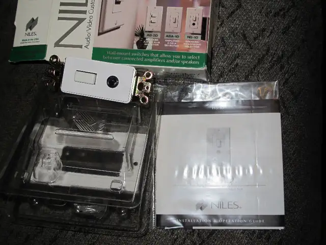 Niles HS-1D headphone or speaker switch63235093125505121