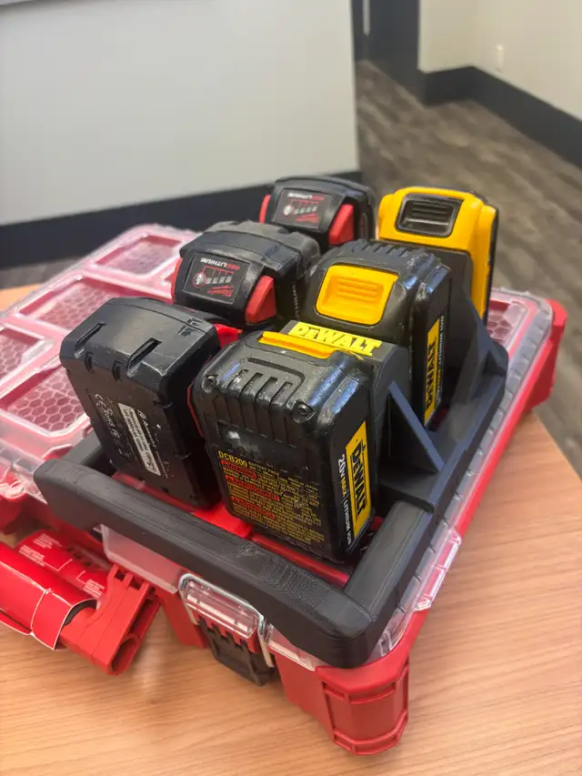 DeWaukee Packout Holder Carrier for DeWalt & Milwaukee Batteries in Power Tools in Markham / York Region - Image 3