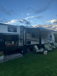 Coachman Maple Leaf edition 32 bunkhouse