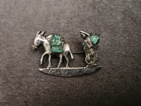 ANTIQUE SILVER pack mule-themed raw emerald stones brooch (0900)