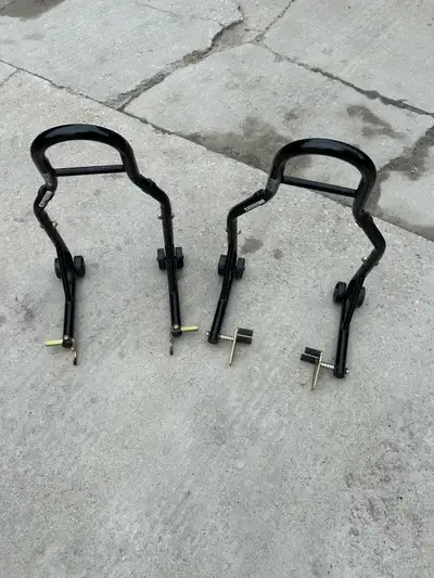Venom motorcycle jacks, pick up in Charleswood
