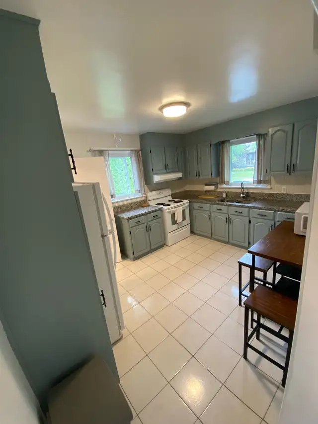 BEDROOM FOR RENT IN LUXURY STUDENT RENTAL NEAR CARLETON U! in Room Rentals & Roommates in Ottawa - Image 7