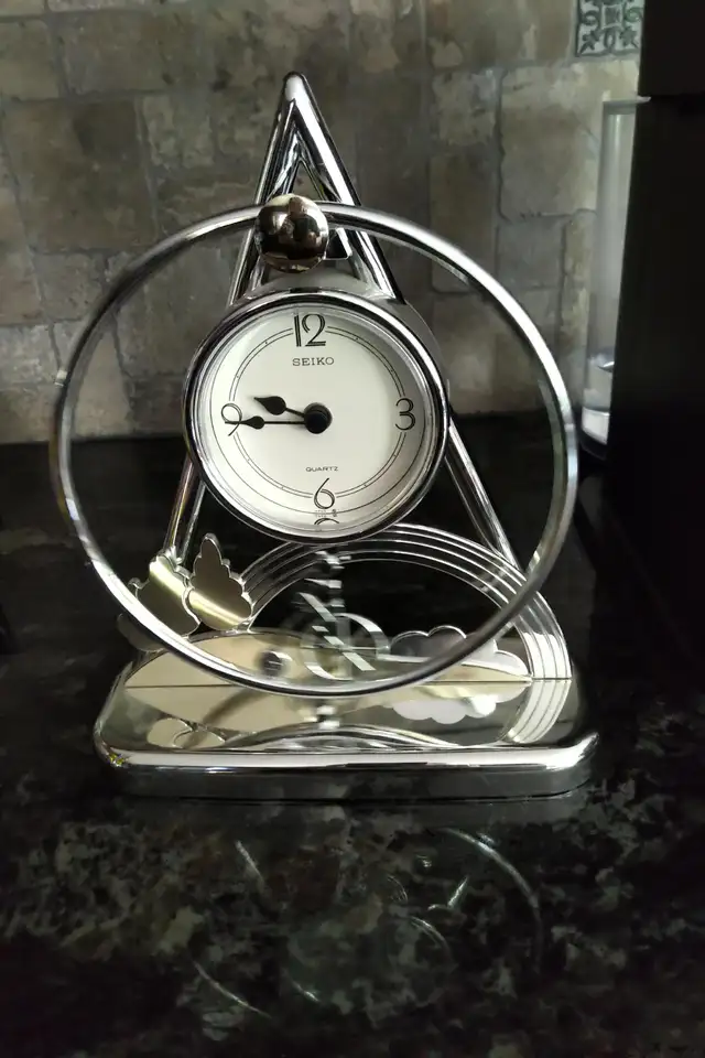 Seiko pendulum clock in Home Décor & Accents in Oakville / Halton Region - Image 2