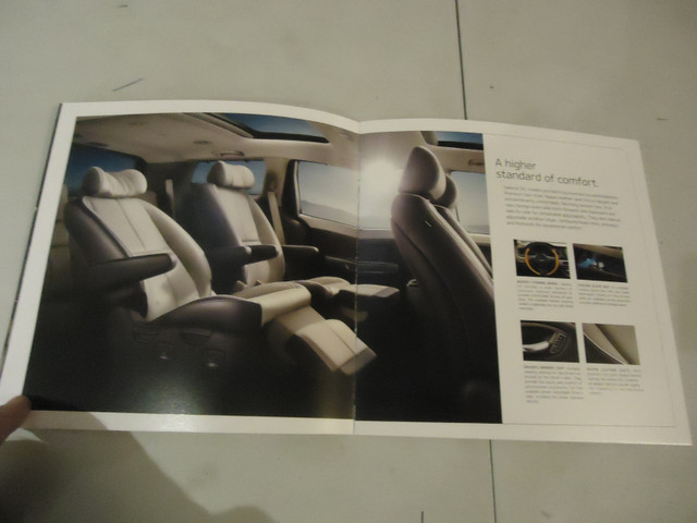 2015 KIa Sedona Sales Brochure. New. Can mail in Canada in Arts & Collectibles in Barrie - Image 4