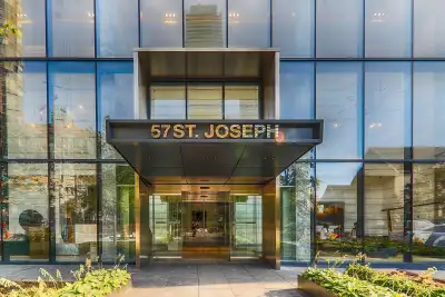 Luxury studio condo for rent - Bright and spacious studio 500 sq ft with a large balcony. Modern kit...