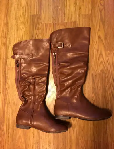 Boots size 7, View more