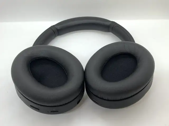Sony WH-1000XM4 Wireless Noise Cancelling Headphones in Headphones in City of Toronto - Image 8