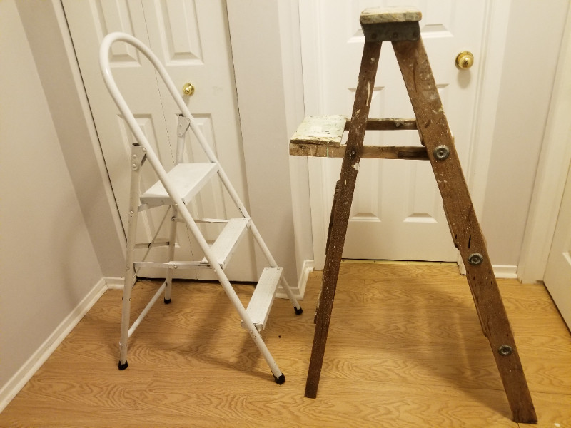 Wooden ladder and small metal ladder Ladders & Scaffolding Ottawa