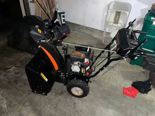 snowblower  in Snowblowers in Kitchener / Waterloo - Image 4